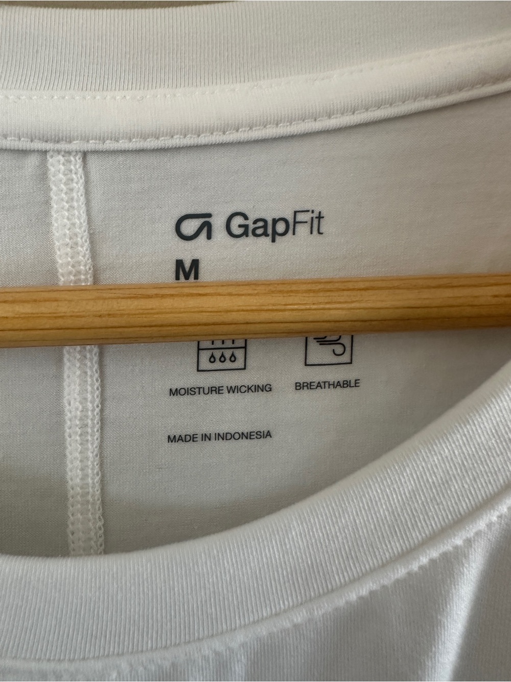 NWT GapFit White Long Sleeve Performance Top Moisture Wicking Women’s M - Picture 3 of 7